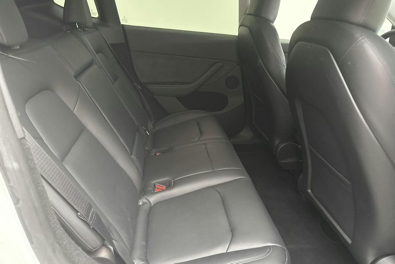 Tesla Model Y bild 8