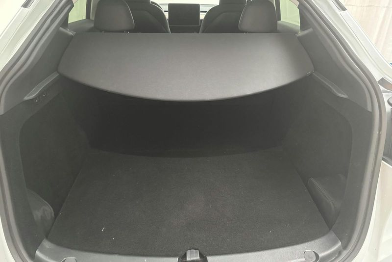 Tesla Model Y bild 9