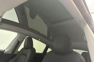 Tesla Model Y bild 15