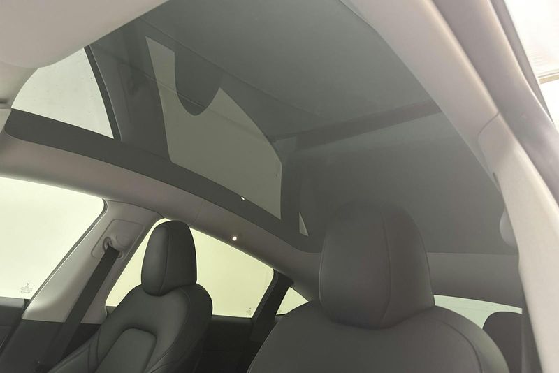 Tesla Model Y bild 15