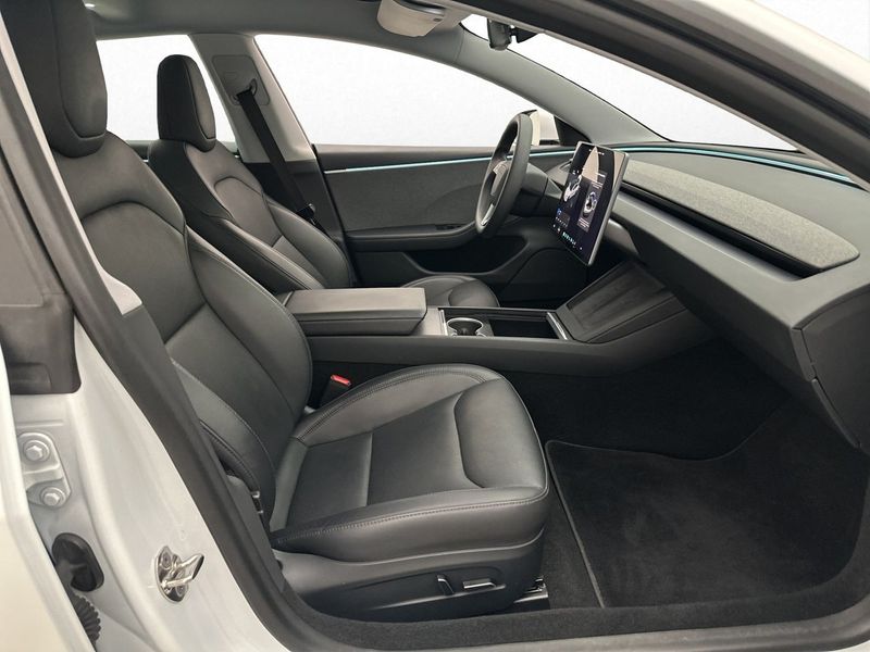 Tesla Model 3 bild 13