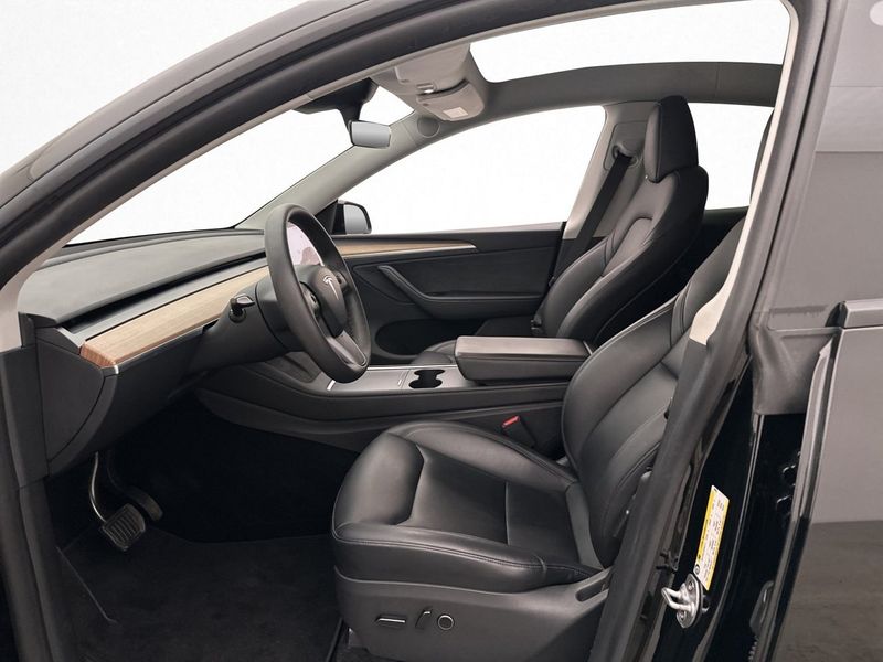Tesla Model Y bild 16