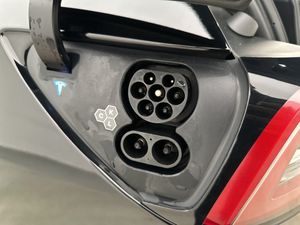 Tesla Model Y bild 13