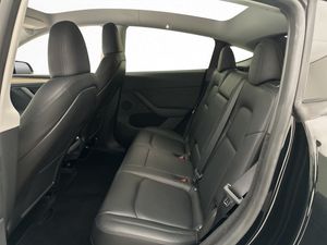 Tesla Model Y bild 17