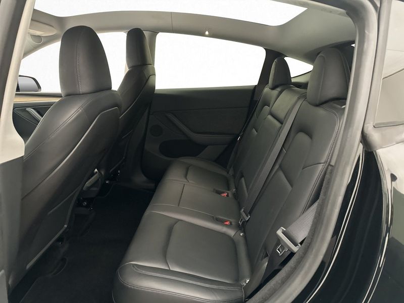 Tesla Model Y bild 17