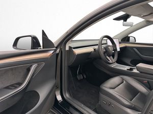 Tesla Model Y bild 33