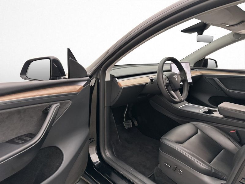 Tesla Model Y bild 33