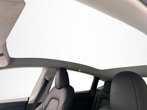 Tesla Model Y bild 18