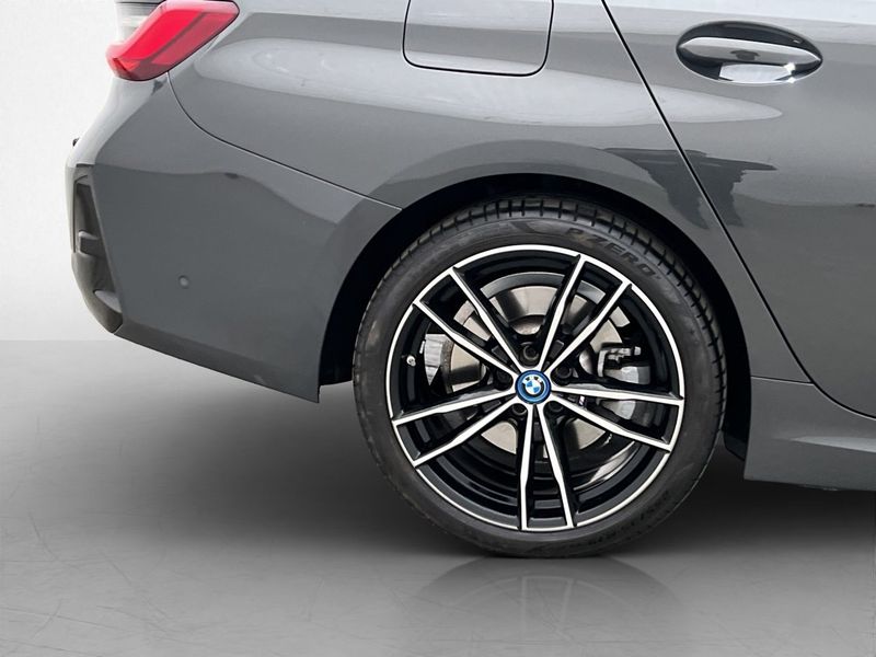 BMW 330 bild 36