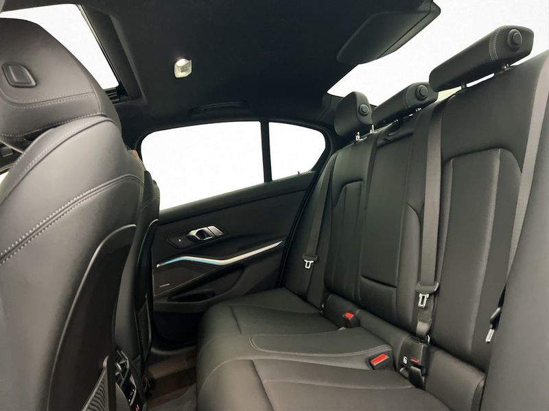 BMW 330 bild 16