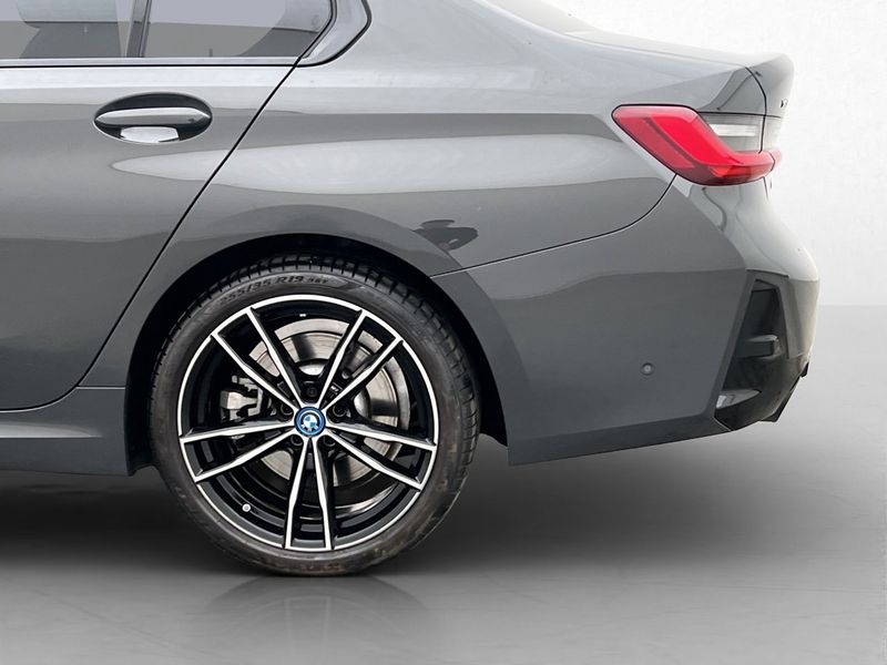 BMW 330 bild 35