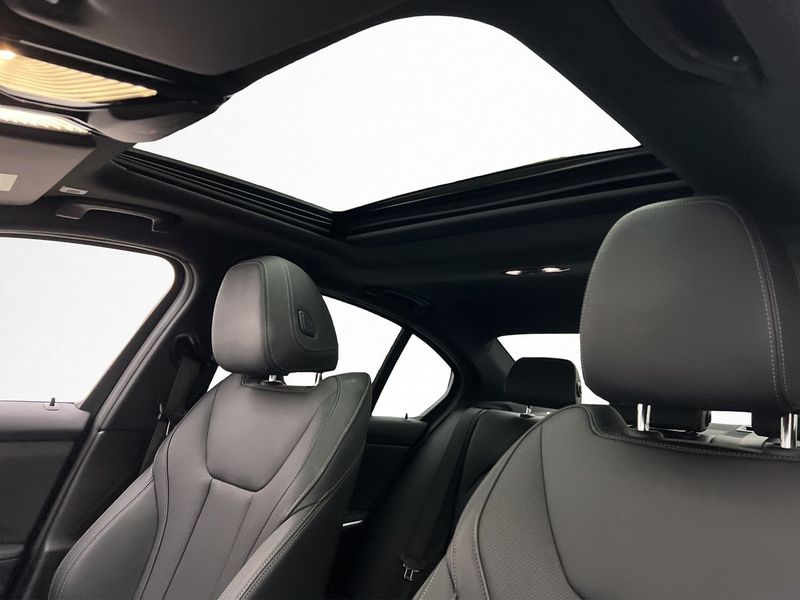 BMW 330 bild 17