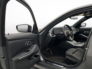 BMW 330 bild 10