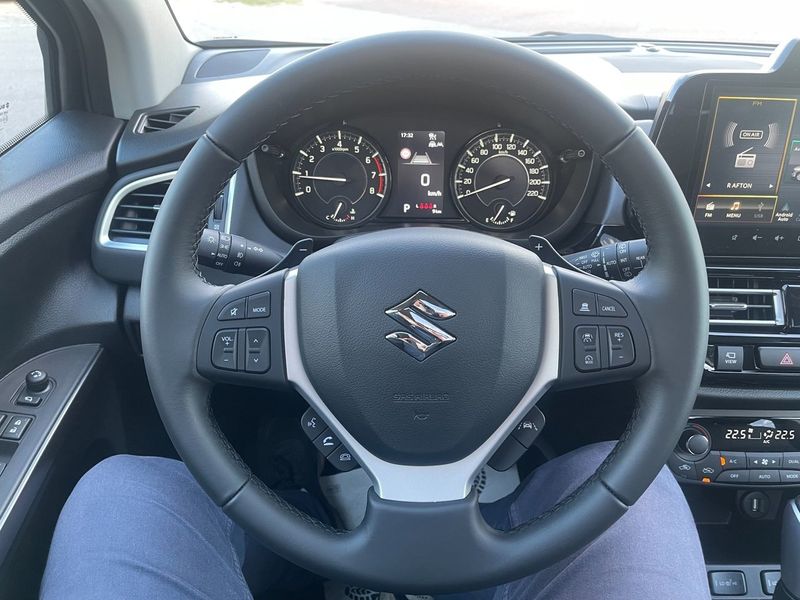 Suzuki S-CROSS bild 14