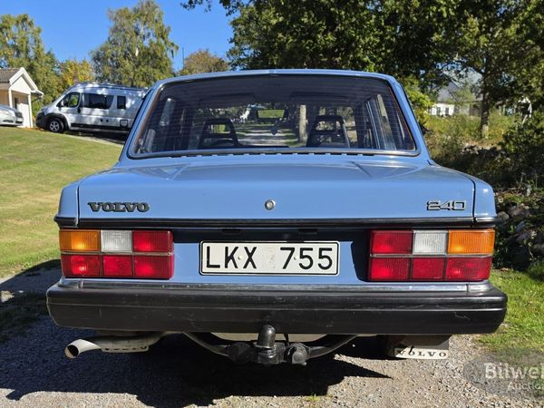 Volvo 240 2,1 L - 1983