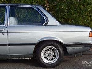 BMW 323 bild 1