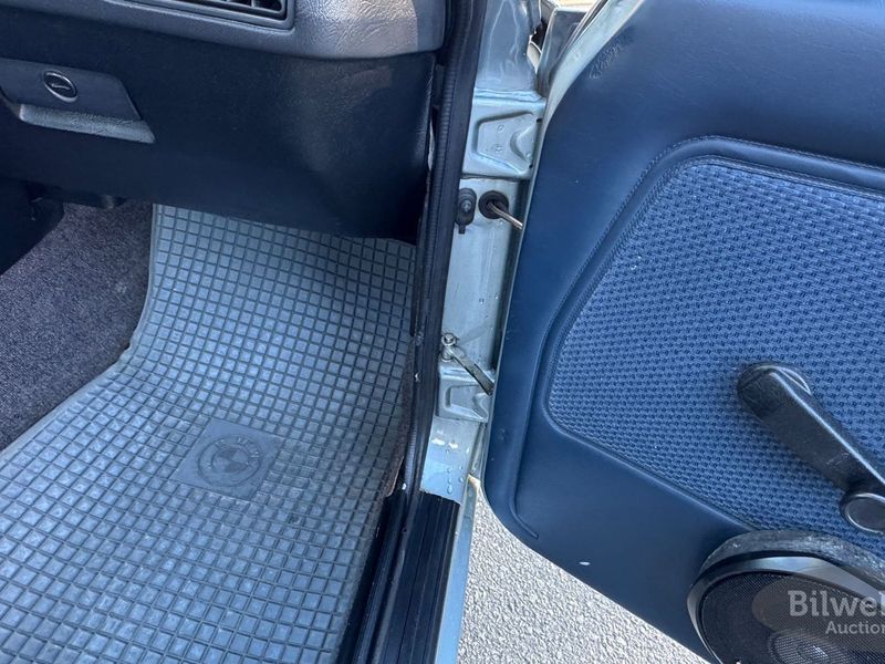 BMW 323 bild 56