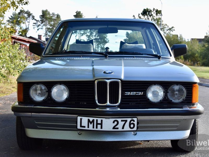 BMW 323 bild 8