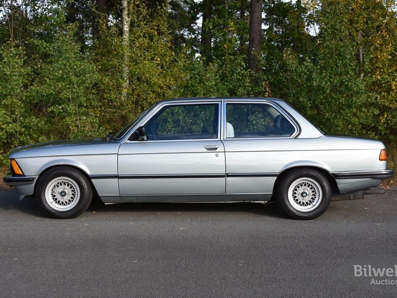BMW 323 bild 2
