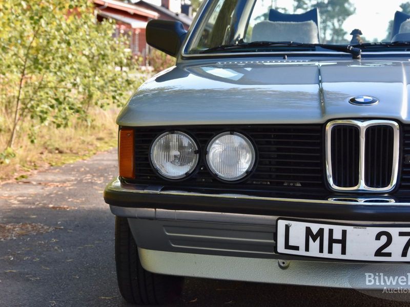 BMW 323 bild 9