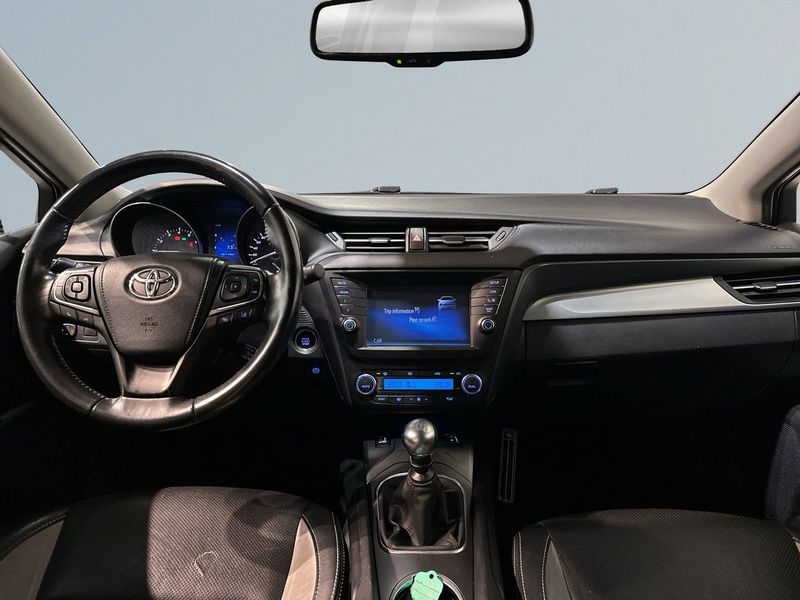 Toyota Avensis bild 8