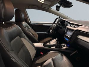 Toyota Avensis bild 10