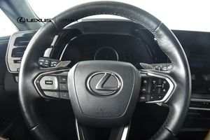 Lexus RX bild 8