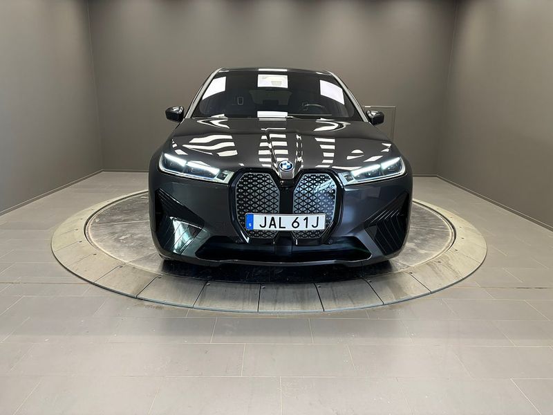 BMW iX bild 8