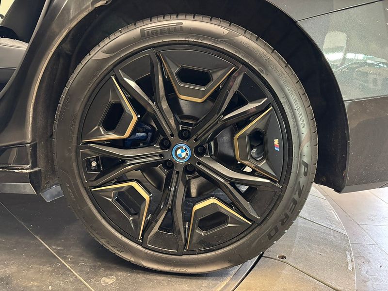 BMW iX bild 10