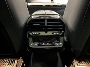 BMW iX bild 15