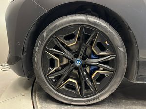 BMW iX bild 9