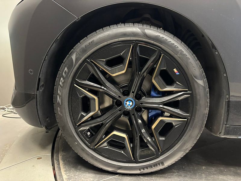 BMW iX bild 9