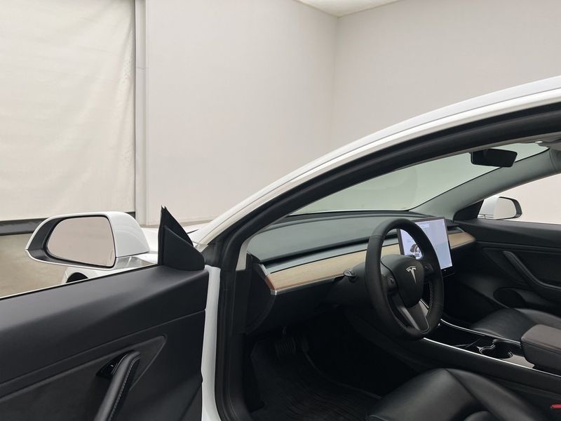 Tesla Model 3 bild 11