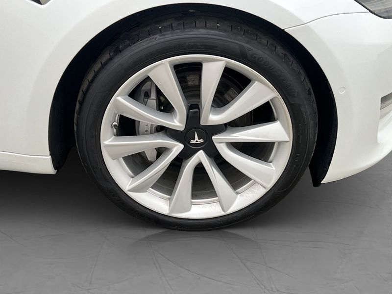 Tesla Model 3 bild 33