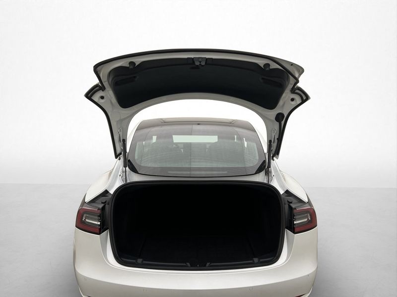 Tesla Model 3 bild 30