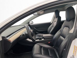 Tesla Model 3 bild 12