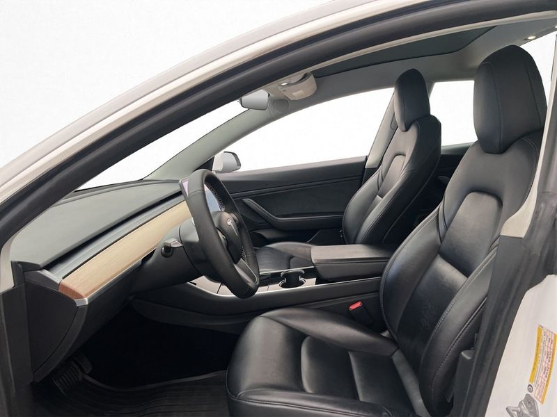 Tesla Model 3 bild 12