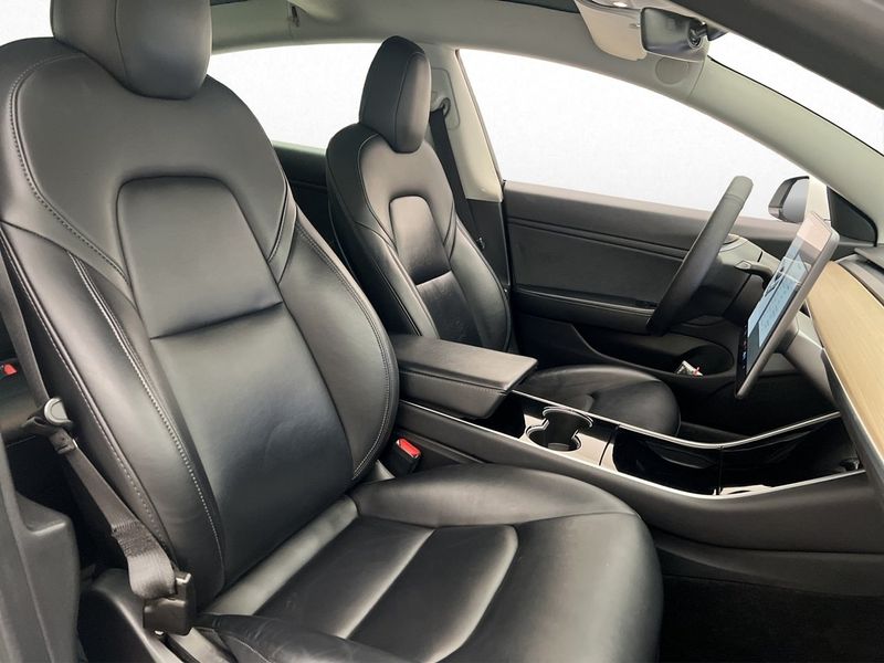 Tesla Model 3 bild 27