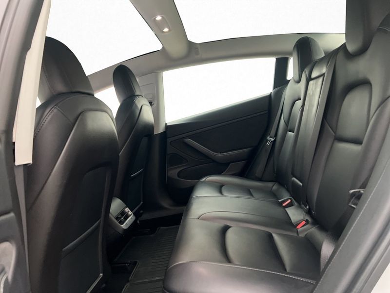 Tesla Model 3 bild 29