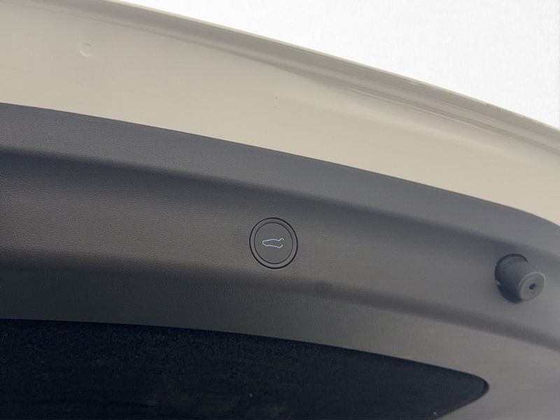 Tesla Model Y bild 13