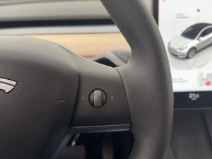 Tesla Model Y bild 17