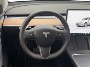 Tesla Model Y bild 16