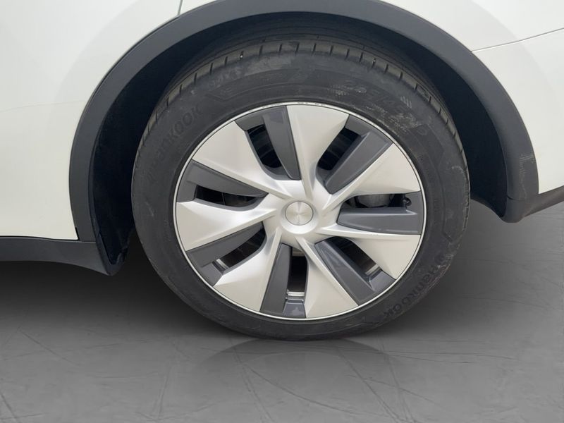 Tesla Model Y bild 33