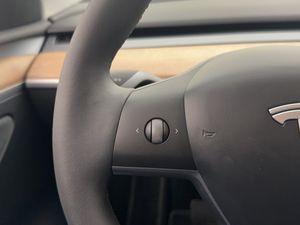 Tesla Model Y bild 15