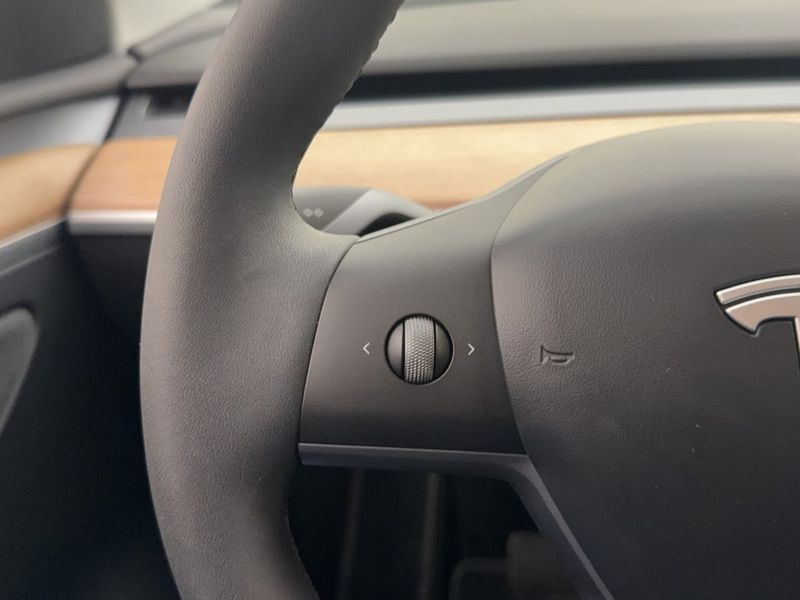 Tesla Model Y bild 15