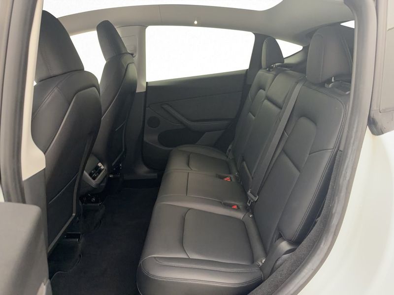 Tesla Model Y bild 19