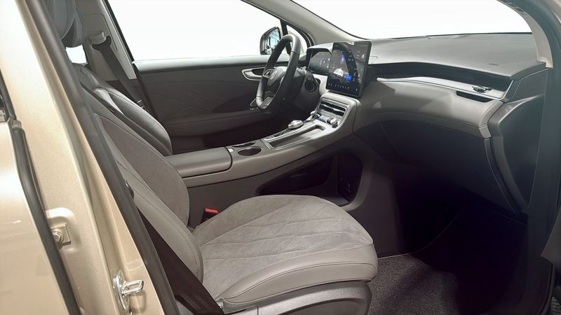 MG S6 EV bild 3