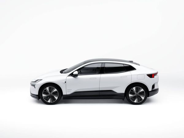 Polestar 4 Coupé Long range Single motor Rear Business Edition Pilot - 2027