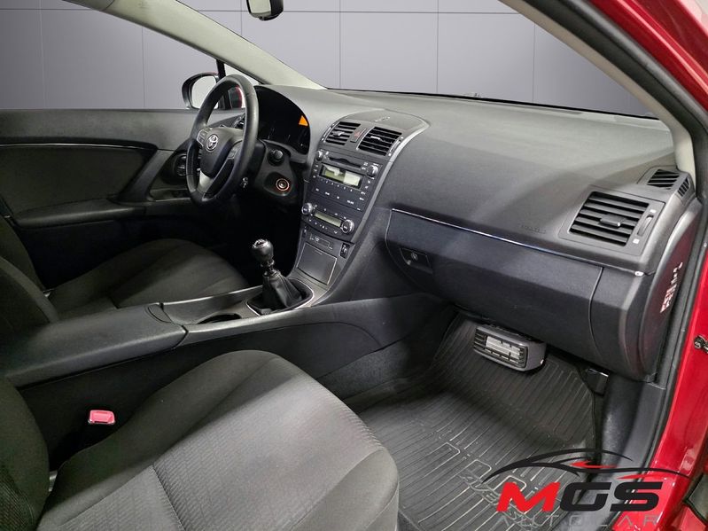Toyota Avensis bild 11