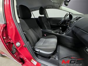 Toyota Avensis bild 12